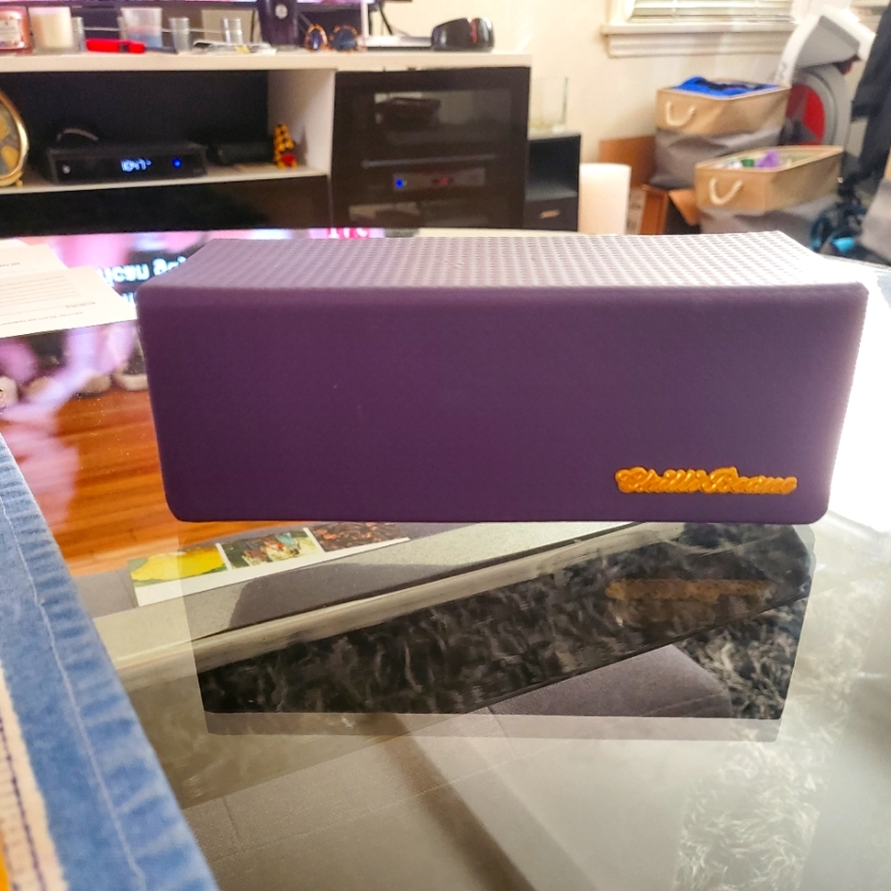 Chilli Beans sunglasses.